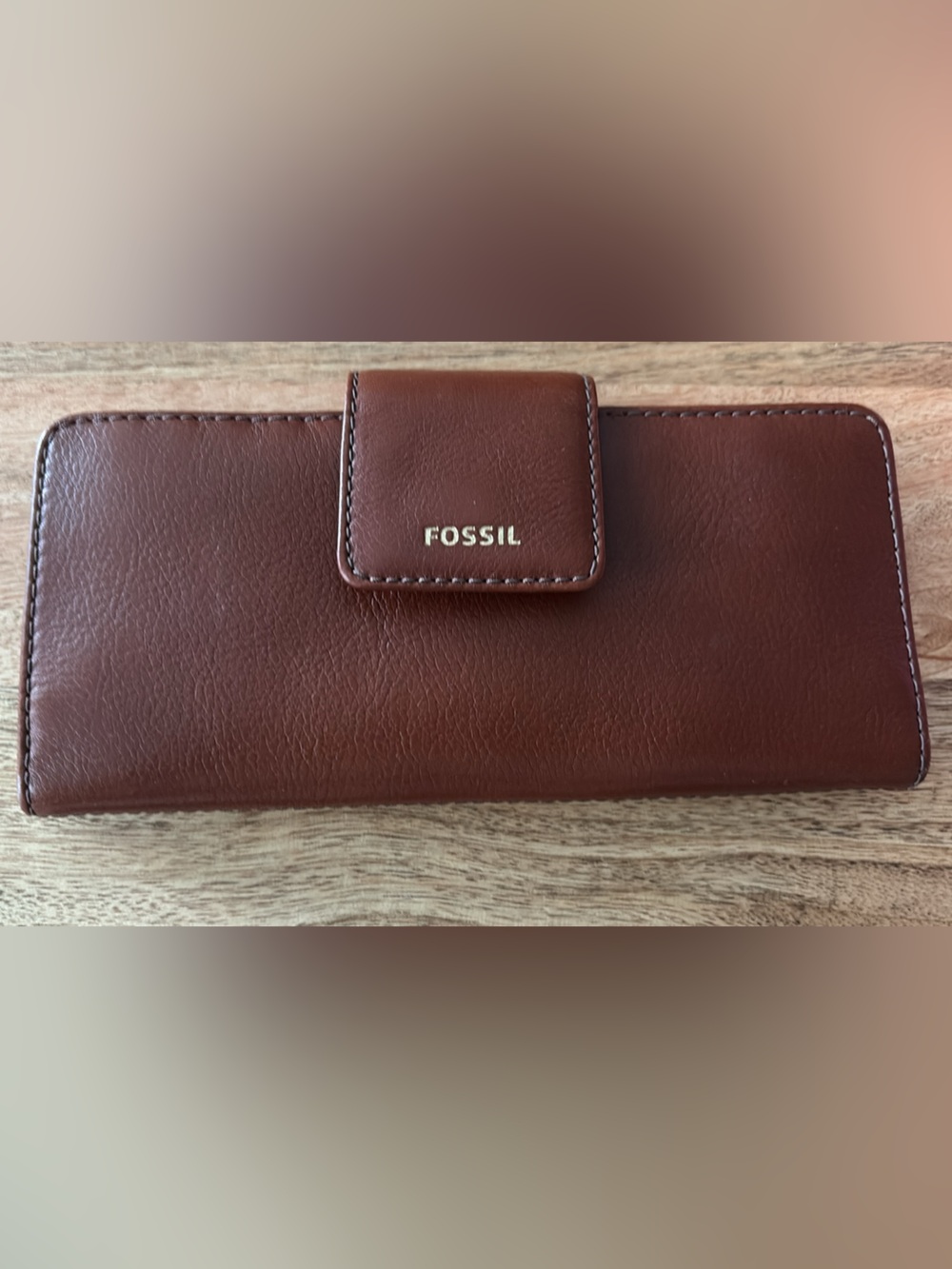 Fossil Madison Tab Clutch - Slim Bifold Brown Leather Tab Wallet with Gold Logo